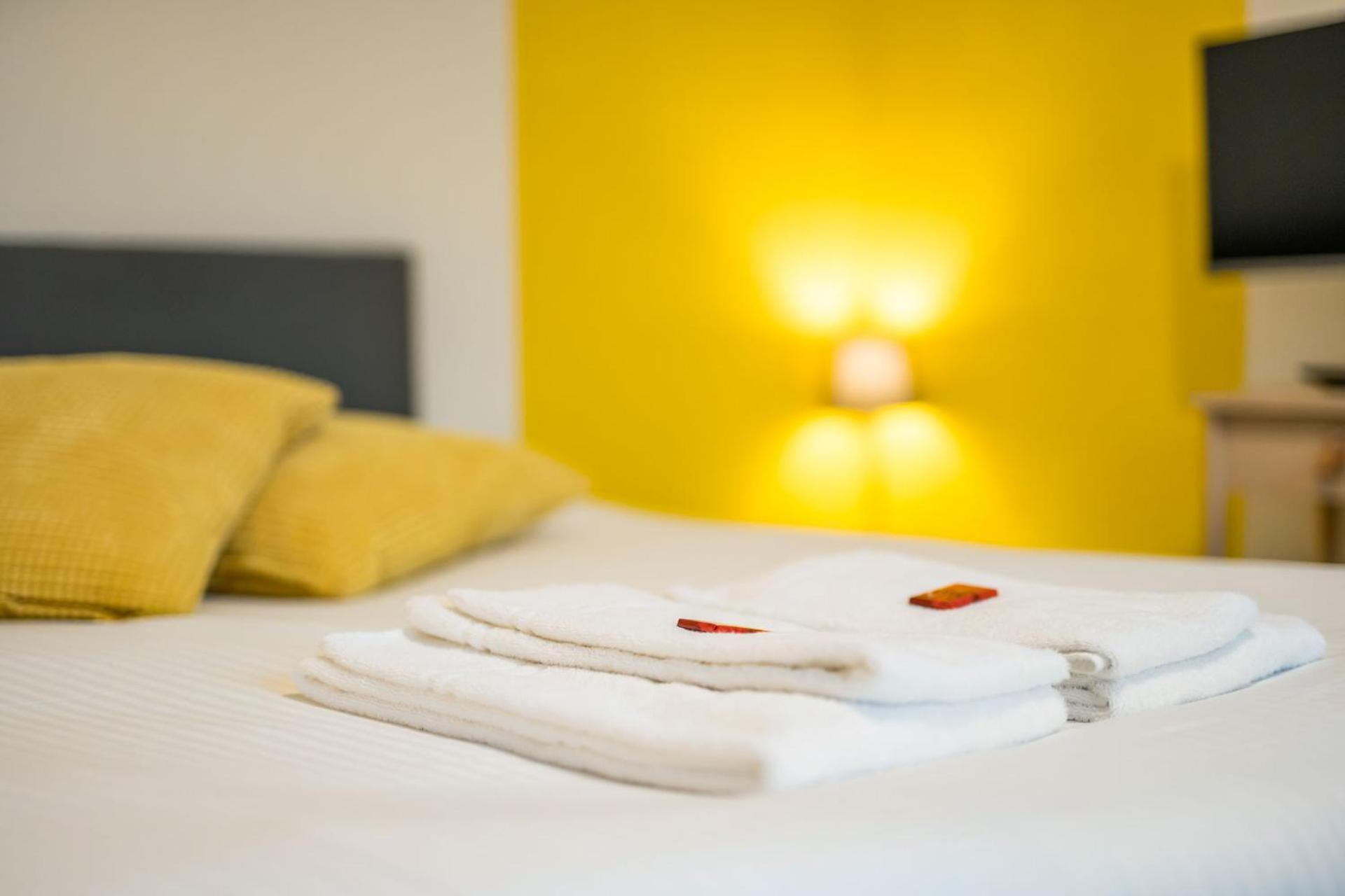 General Sixty-Seven By Romy&Travis Hotel Brugge Bagian luar foto