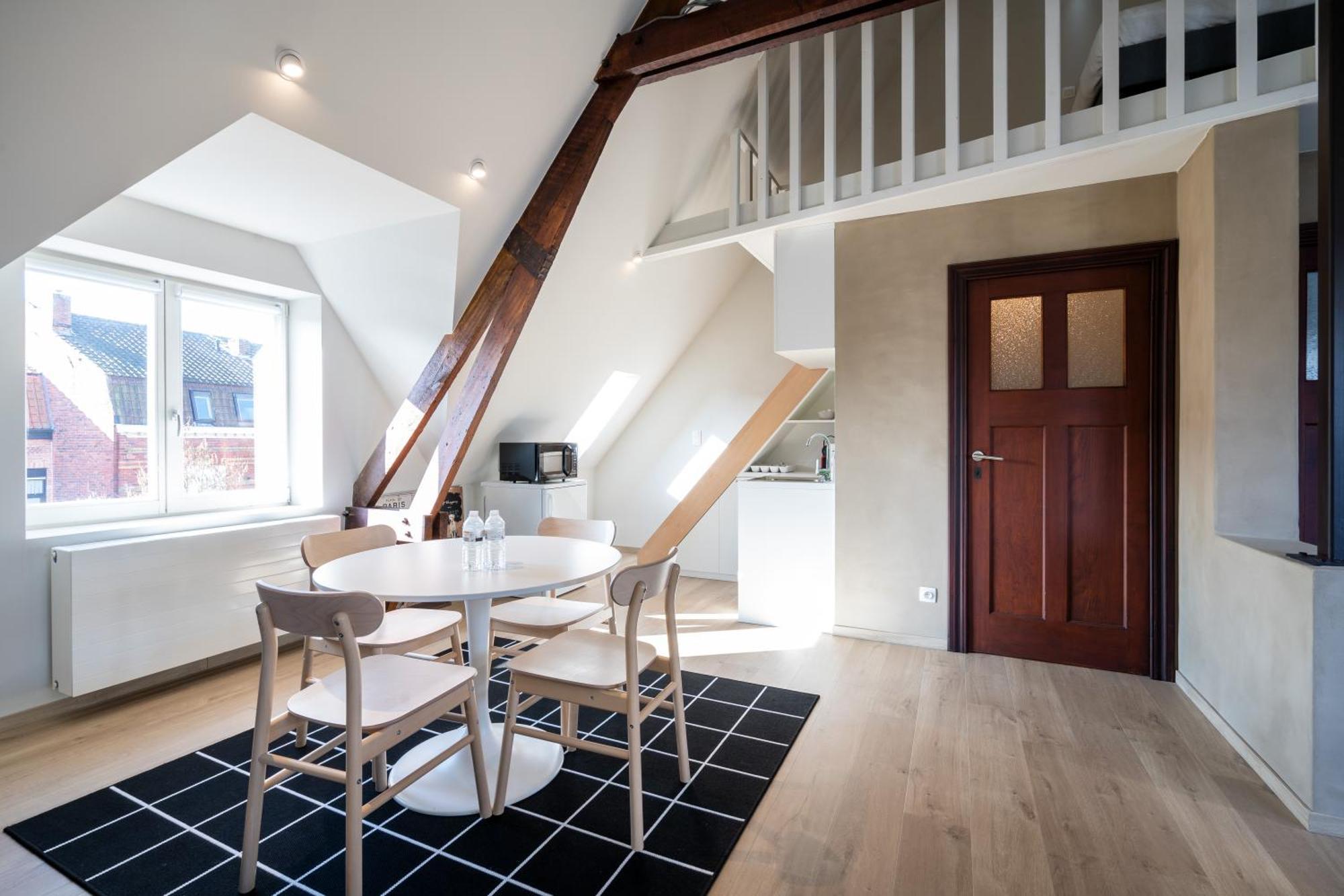 General Sixty-Seven By Romy&Travis Hotel Brugge Bagian luar foto