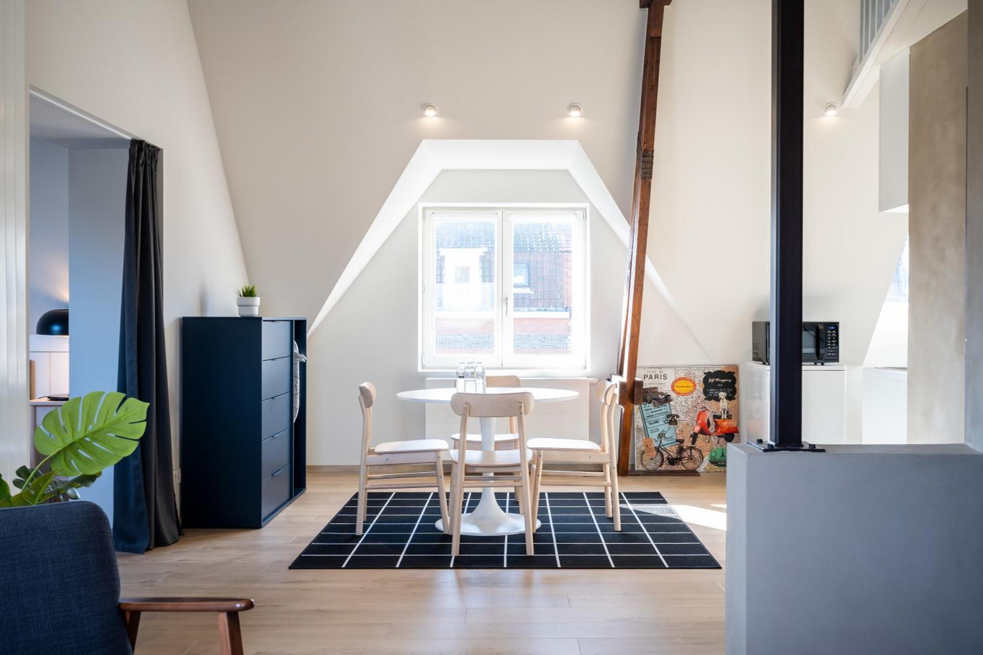 General Sixty-Seven By Romy&Travis Hotel Brugge Bagian luar foto