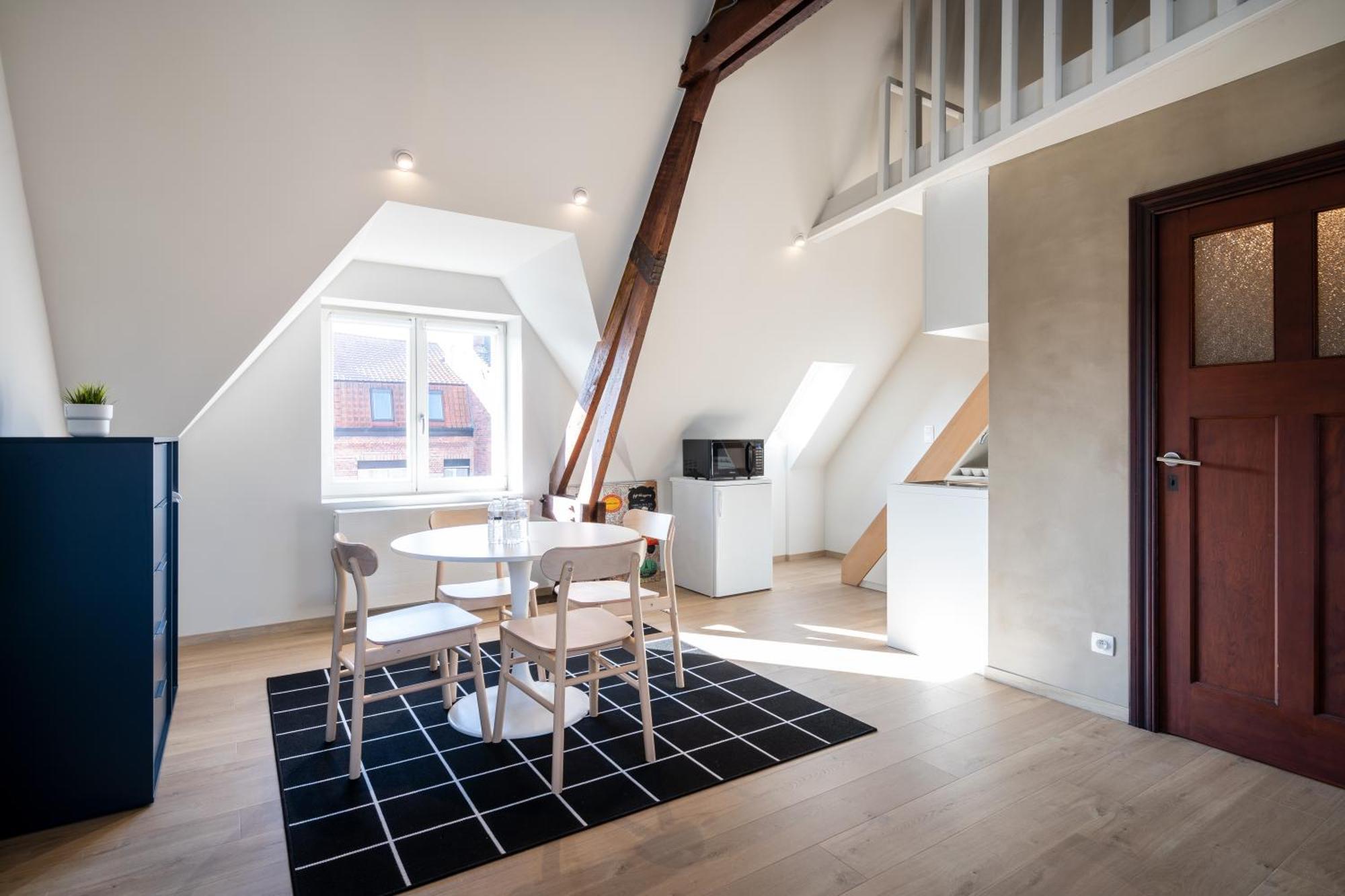 General Sixty-Seven By Romy&Travis Hotel Brugge Bagian luar foto