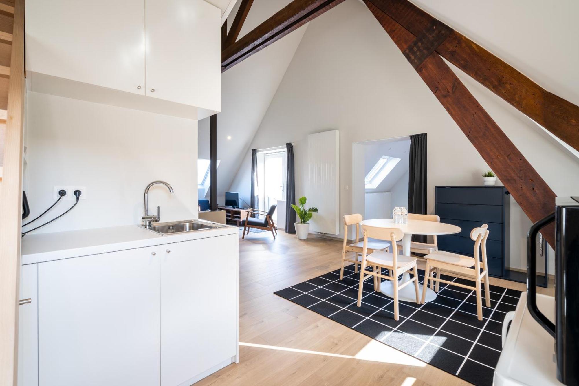 General Sixty-Seven By Romy&Travis Hotel Brugge Bagian luar foto